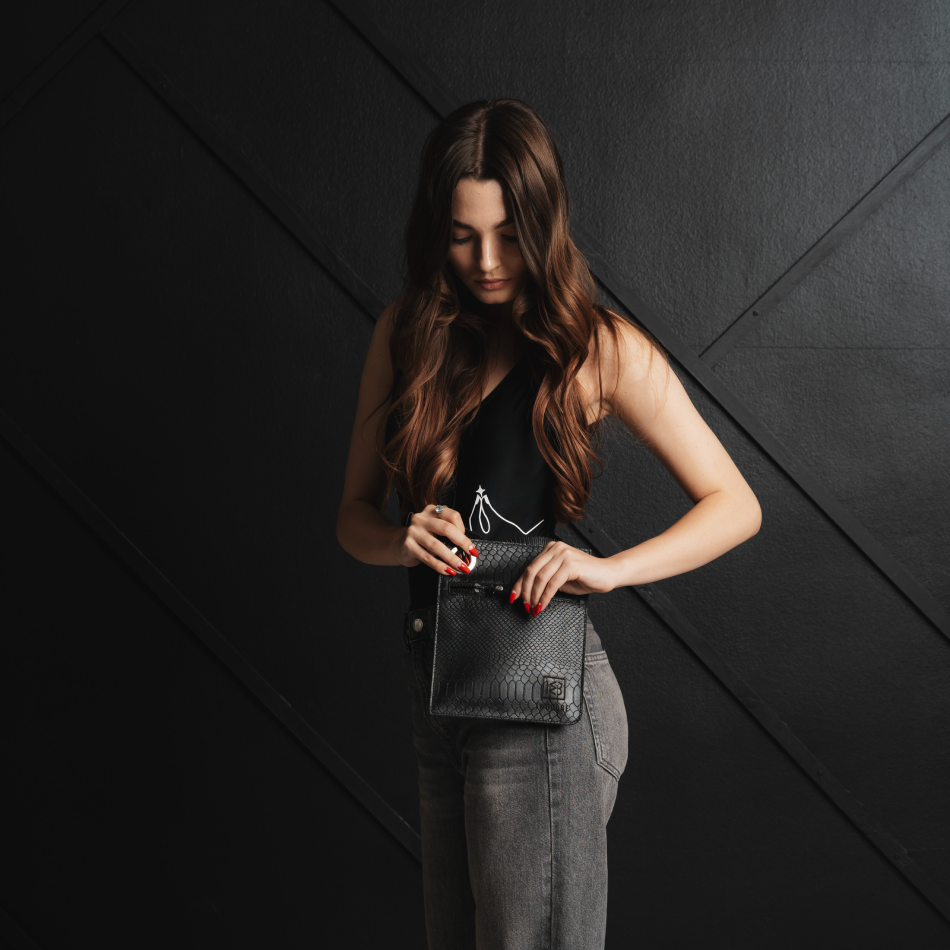 BLACK SNAKE COMPACT BAG